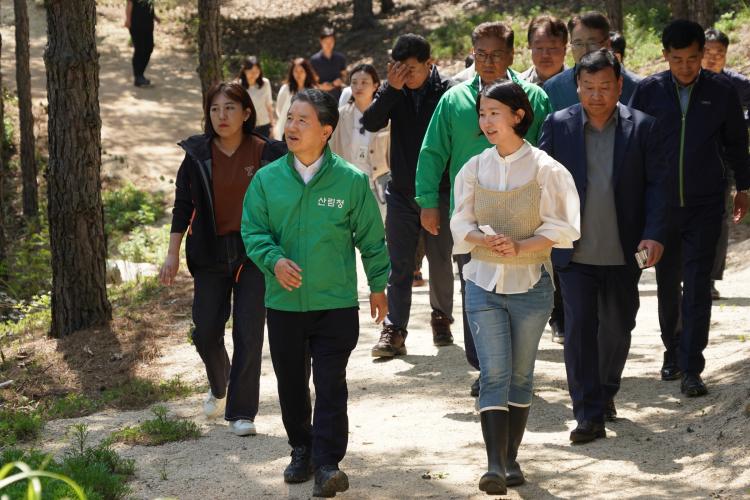 남성현 산림청장, 파주 DMZ숲 청년임업인 임업현장 방문