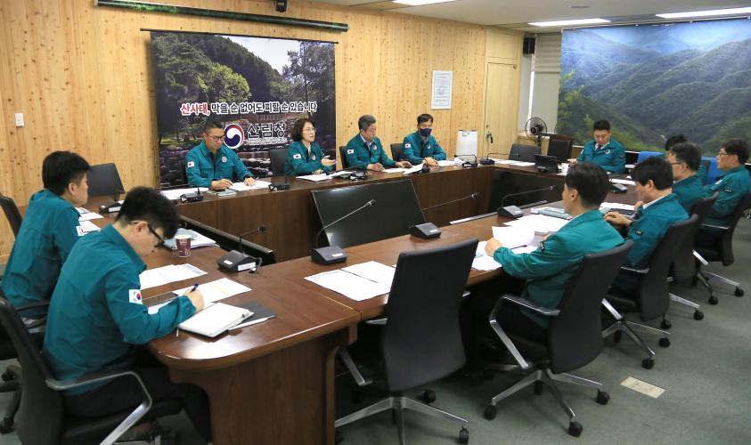 이미라 산림청 차장, 장마전선 북상에 따른 산사태 예방·대응 점검 회의 주재
