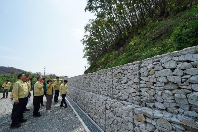 임상섭 산림청장, 2025년 영남권 산불피해지 복구현장 점검